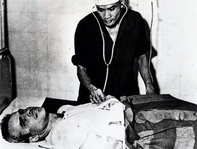 Il senatore Mc Cain, abbattuto, ferito e prigioniero