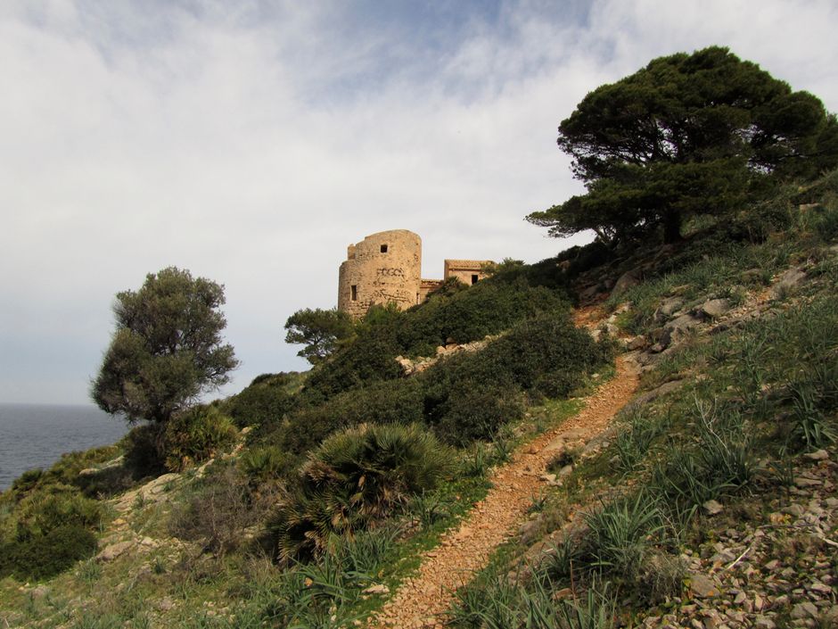 Torre Cala d'en Basset