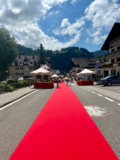 Sankt Christina, Grödner Tal, Roter Teppich