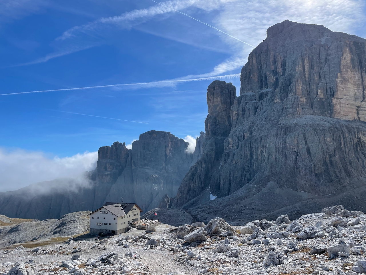 Das Rifugio Pisciadù vor dem Gipfel