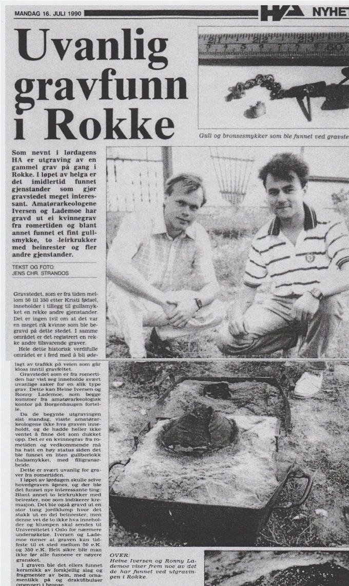 Avisartikkel om: Utgravning av en skadd gravhaug i Rokke, Halden i Juli 1990. Kilde: Halden Arbeiderblad.