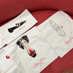 Hand-painted illustration details created for Roger Vivier Christmas event Hand-painted illustration details created for Roger Vivier Christmas event