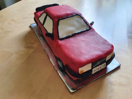 Volvo 240 kake til 18 års dag