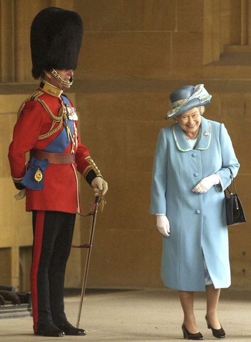 The Real Story Behind the Viral Photo of Queen Elizabeth Giggling Next