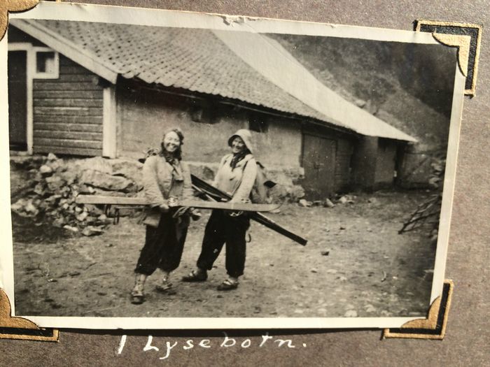 Mor og Judith klar for å gå opp Lysebrekkene i 1942 
