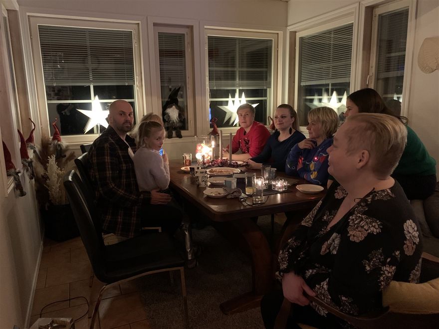 Perinteinen glögijuhla sisaruksille