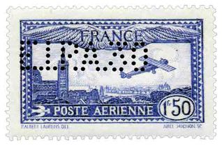 Avion survolant Marseille, perforé EIPA 30