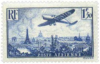 Avion survolant Paris