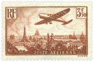 Avion survolant Paris