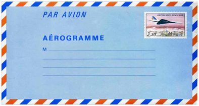 Avion concorde survolant Paris