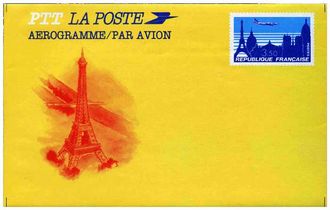 Avion survolant Paris