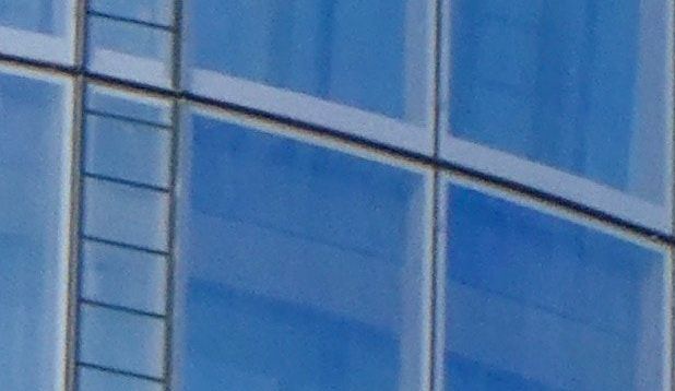 Industriekletterer seilt sich ab