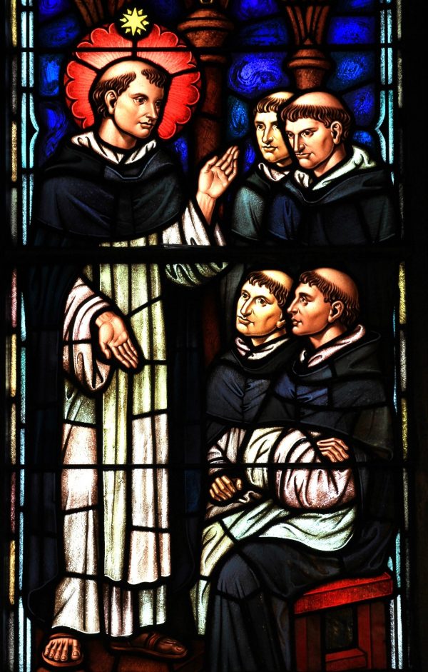 Foto van een glasraam van de St Dominics Church in Washington DC door 