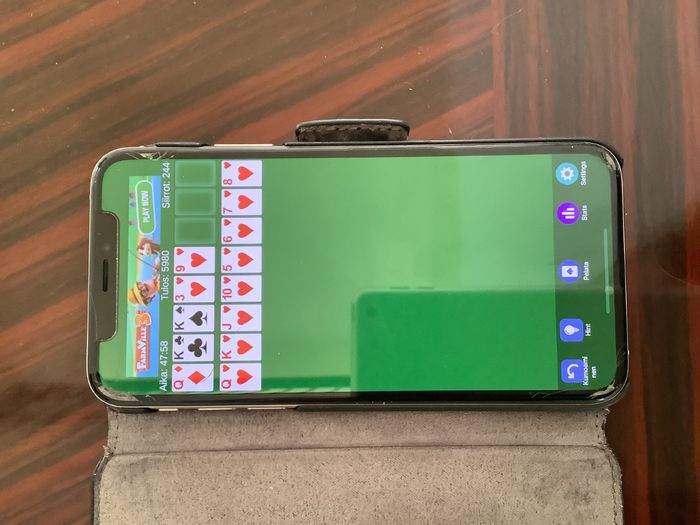 FreeCell peli puhelimessani AppleXs, päättyi ratkaisemattomaan, kun pakasta puuttui kaksi korttia Ruutukuningas ja hertta nelonen