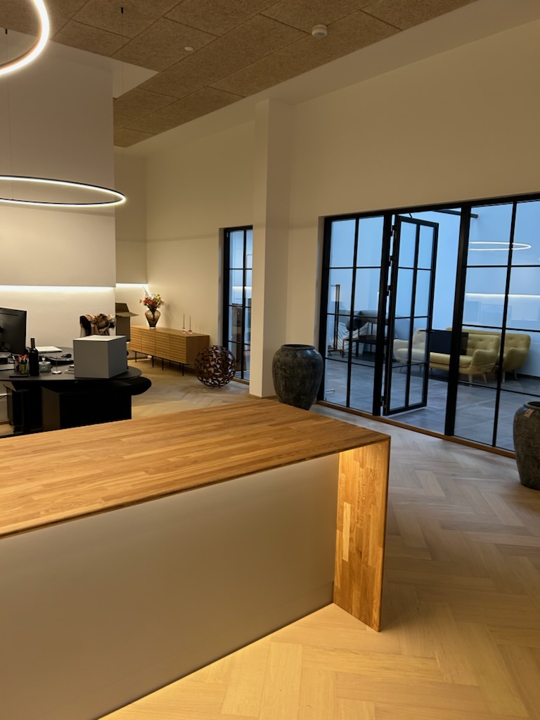 Kontorindretning med funktionelle og stilfulde løsninger hos Horsens Lift.