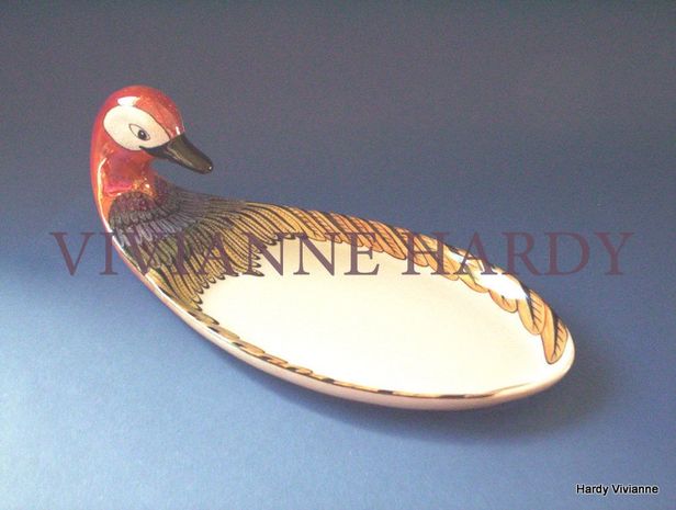Plat en forme de canard pour foie gras travailler en lustre.
©  Vivianne Hardy