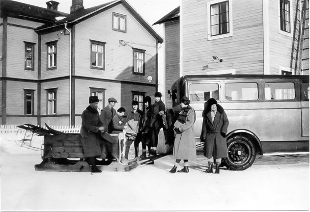 Från gamla gästis 1930, T.v. gamla sparbankshuset