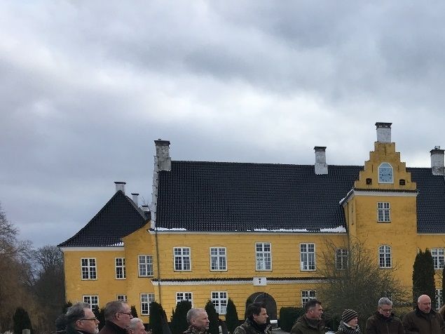 Region Fyn afholdt i dag B-prøver og brugsprøver på Lykkesholm slot.
Ravensbank Duff stillede i dag op i vinderklasse men  var i dag belasted af sin fører. Det startede ellers ok med 17 point på de første 2 poster, og første apportering i et retningsbestemt søg i en slugt lykkedes også fint. Næste apportering samme sted gik i ged da føreren ikke fik grebet ind i tide, og det endte med at Duff trak en lang fært fra dirigeringsposten ved siden af og apporterede fra denne.  Det er noteret i erfarings databasen.
Hope og Abbey bestod begge brugsprøven med henholdsvis 40 og 39 point, så nu kan de komme videre i systemet. De tegner begge rigtigt godt.