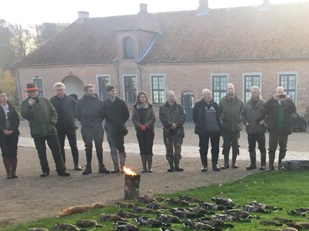 Endnu engang heldig med fint vejr. En fornøjelig dag i godt samvær. En fin jagt med følgende på paraden.  6 snepper, 11 bekkasiner, fasaner, krikænder, gråænder, og ræv.