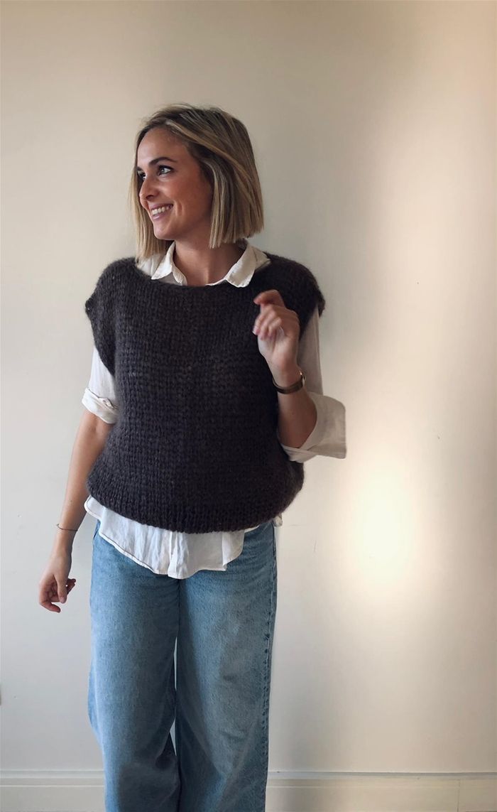 Debardeur met boothals:
Artikelnr. B19: 75 % superkidmohair - 25 % zijde:
Bruin met extra bronsdraadje
Lengte: 57 cm, breedte 60 cm
Prijs: 69 euro
Actie: - 10% = 62 euro