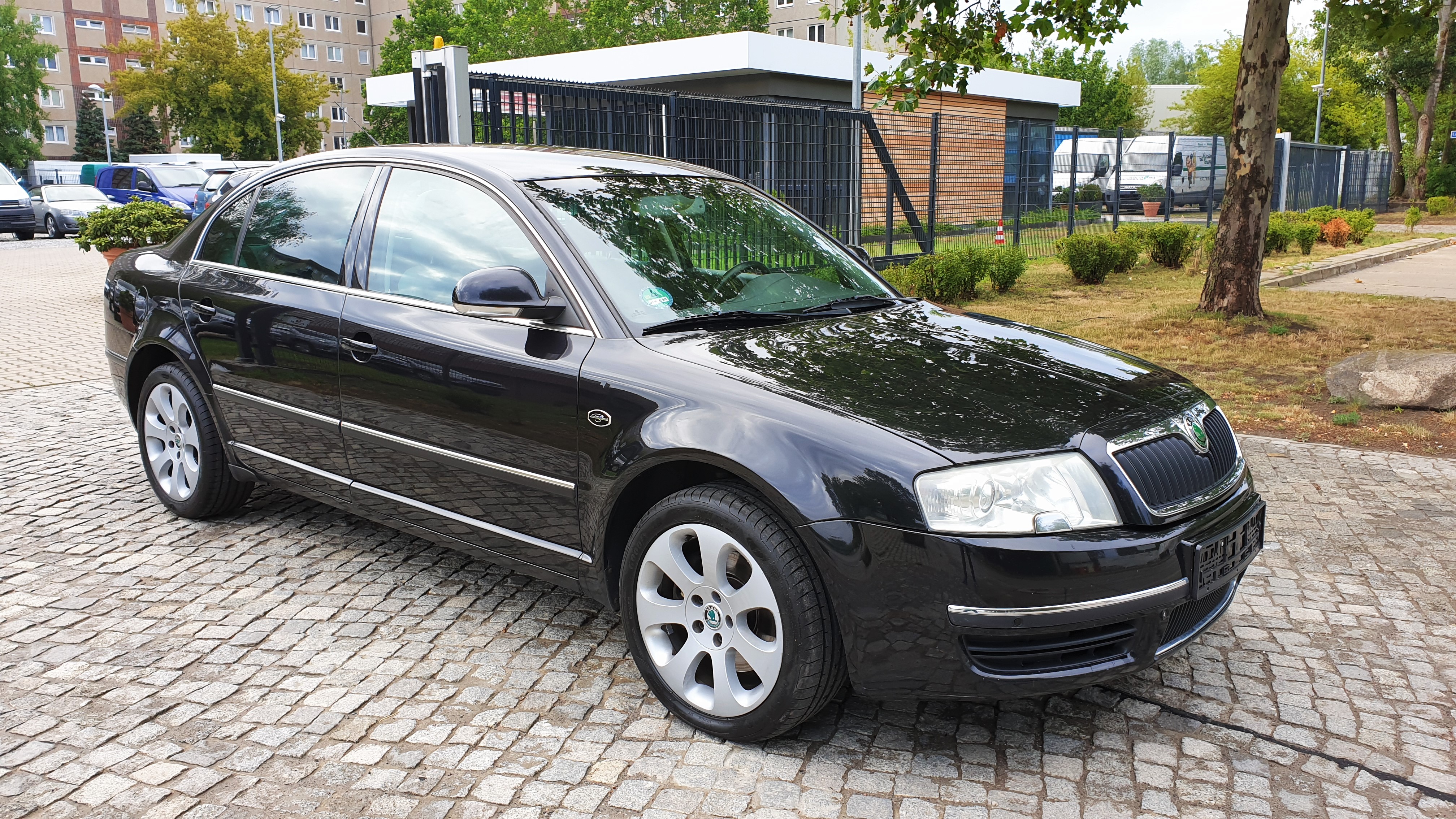 SKODA SUPERB LAURENT & KLIMENT