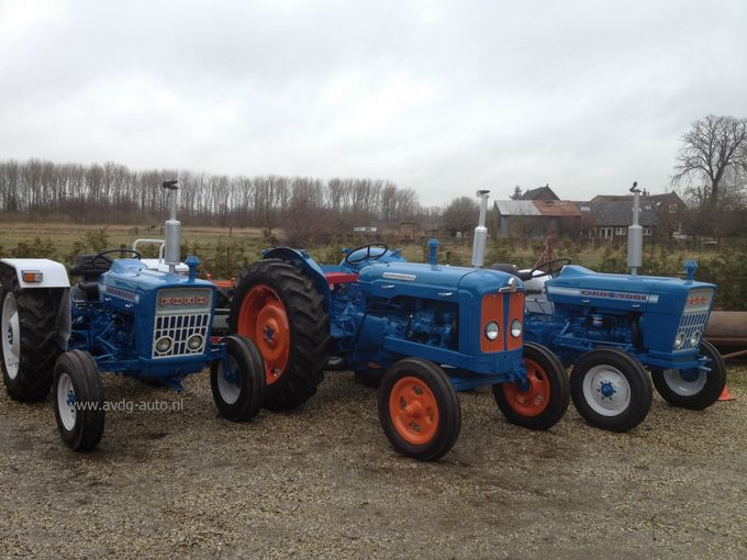 Nr:6 en 5 Ford 3000 en de Super Major en de 2000...Uniek...