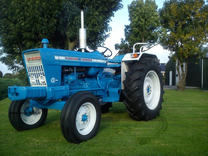 Nr:28 Ford 5000 Dual power...Scitterend...