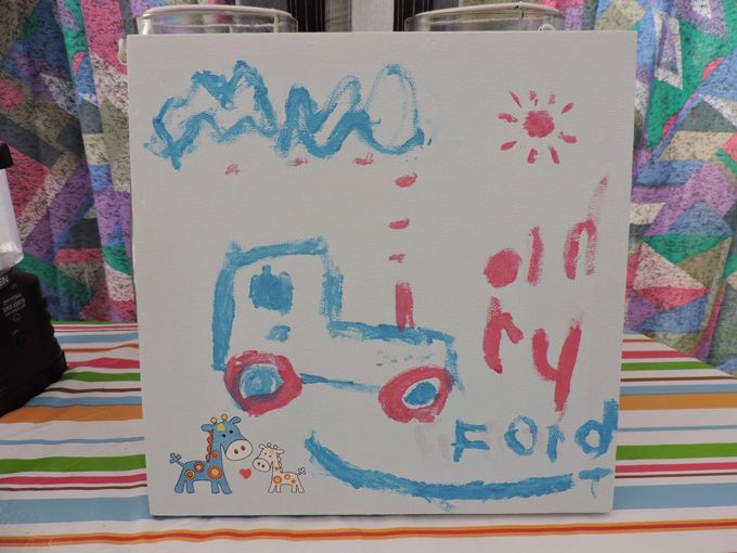 Zelfs neef Ryan is helemaal gek met tractoren en maakte dit mooie kunstwerk voor André...wat lief de schat heeft nu een mooie plaats gekregen in kantoor. Dank je wel,