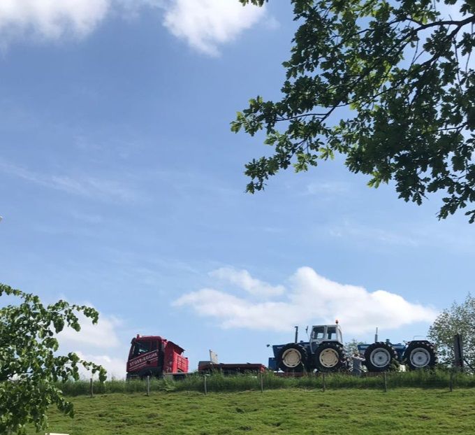 Transportdag van de Ford County 1124 Preforce en de Ford County 1164