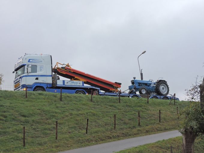 24-10-2018: Al vroeg werd de Ford 7400 gebracht voor onderhoudsservice...