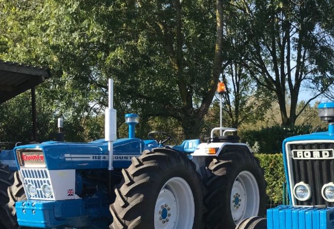 En toch weer echt prachtig om je werk zo te kunnen bewonderen als je deze twee naast elkaar ziet staan. 1 net klaar voor vertrek en de andere net terug binnen voor onderhoudsservice. Schitterend gewoon.....