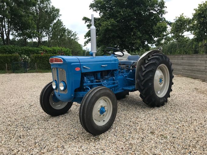 Nr:62 Fordson Super Dexta Narrow Semi smalspoor:...Zeldzaam exemplaar geworden...ik vind hem Prachtig....