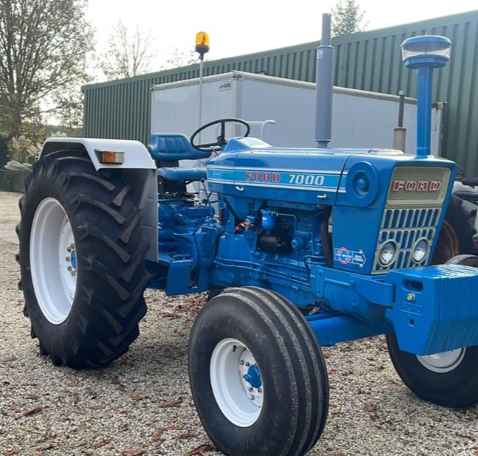 Nr. 75 Ford 7000 Wauw wat is het toch een prachtige tractor geworden.