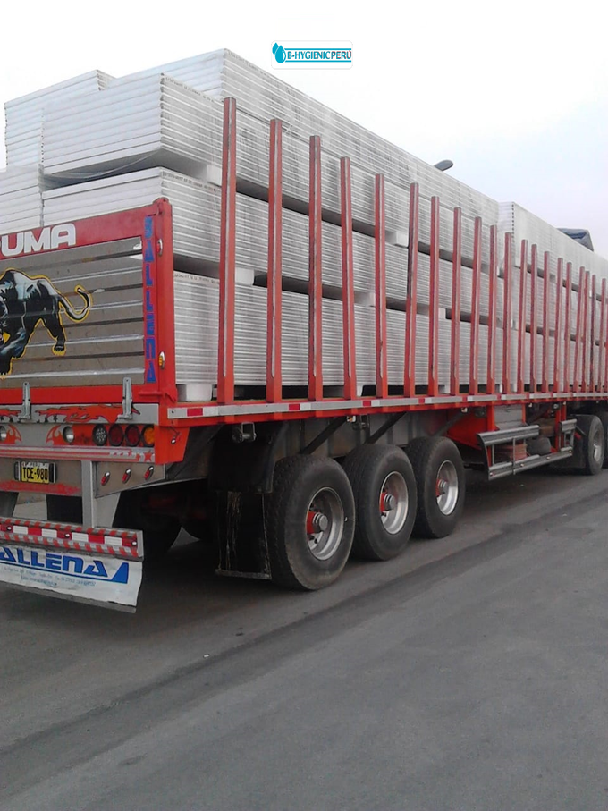 CLIENTE NUESTRO DEL NORTE DEL PERU RECOGIENDO PANELES POL-EPS DE NUESTRA PLANTA EN LIMA CENTRO ESTE