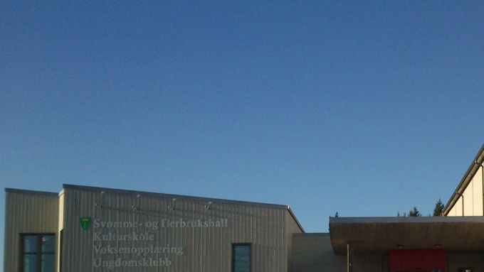 Det var i 2008. at hallen ble tatt i bruk, nå er vi kommet til 2018. altså 10 år siden hallen ble åpnet for bruk. Håper at vi kan få til en feiring av flerbrukshallen i løpet av året.  Kom med forslag! 