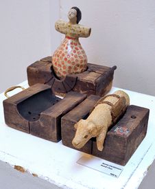 27_Bente C_231007_Hund i hus_skulptur
