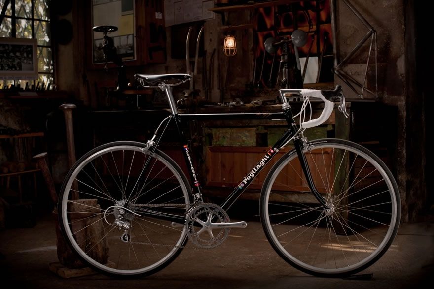 Eksklusiv Stål-racer fra Pogliaghi -     Rammekit normalpris kr. 19.900 !!     SPECIALpris i Outlet kr. 8.900,-. Rammekittet består af stel og forgaffel og sadelpind (uden styrfittings).
