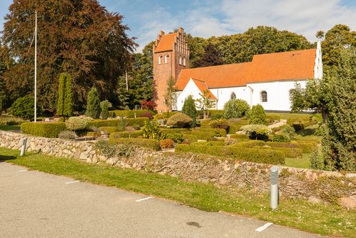 S067-003 Tibirke Kirkevej 2, Tibirke kirke