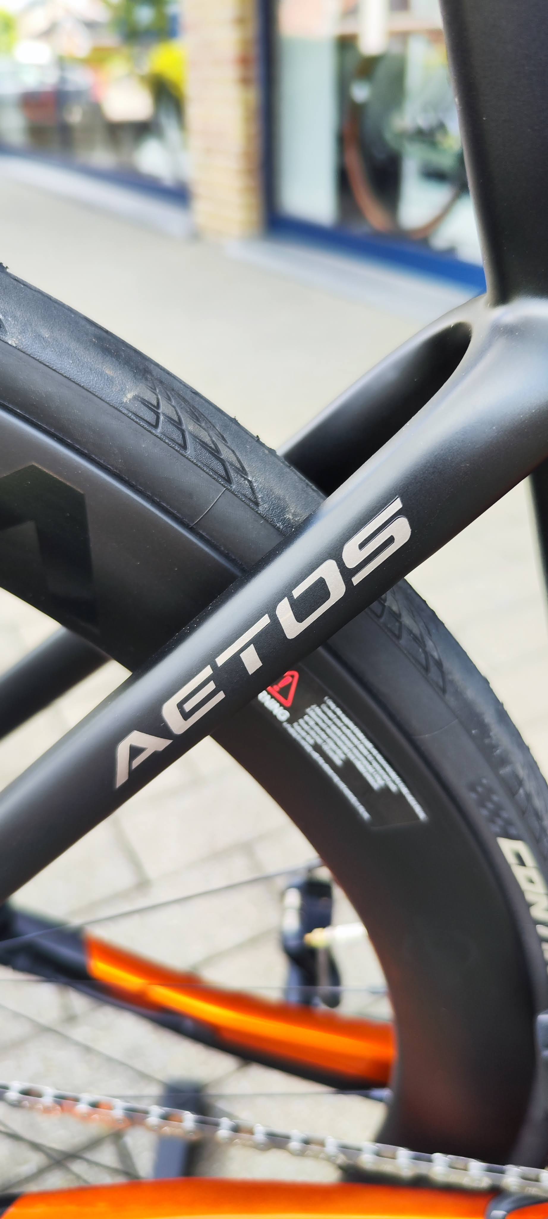 Menet Aetos - black and orange (10)