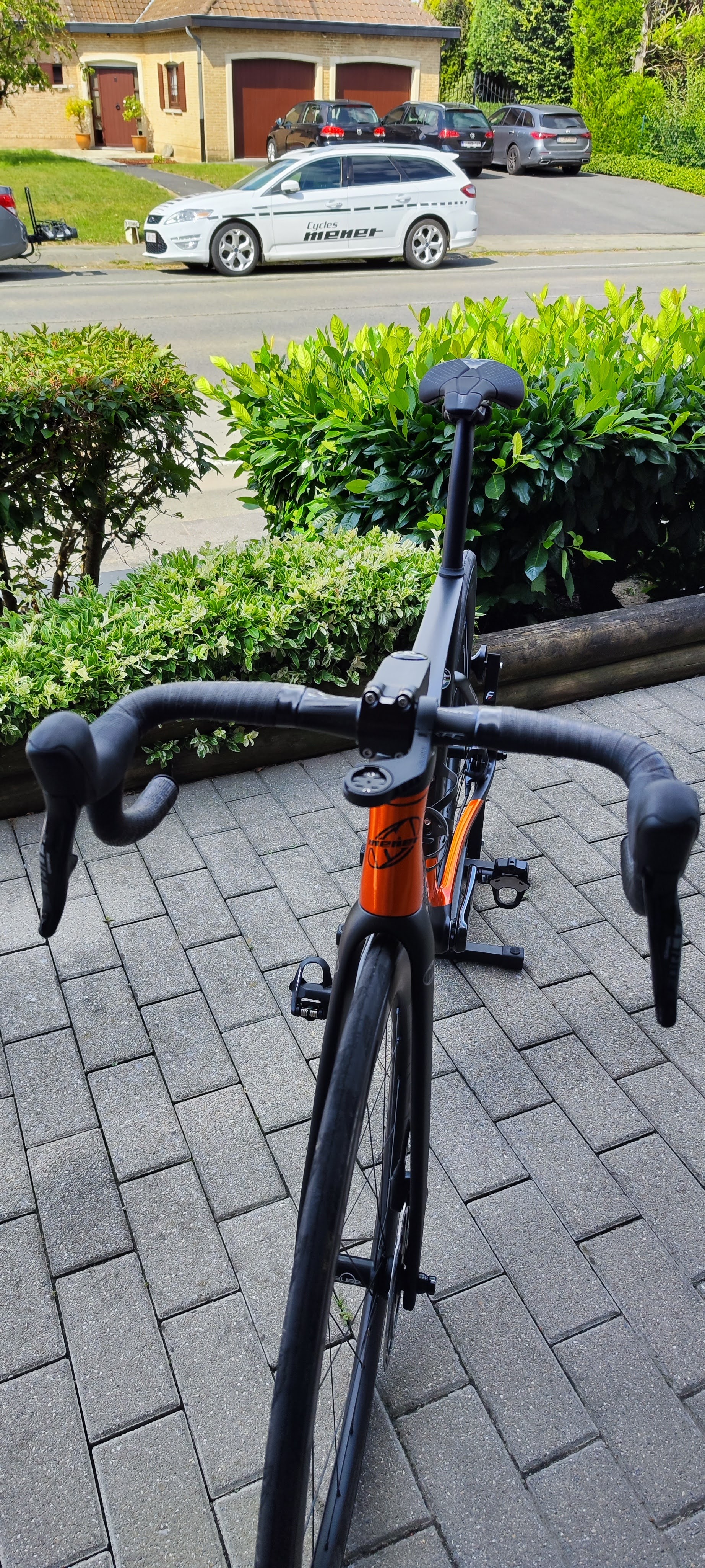 Menet Aetos - black and orange (14)