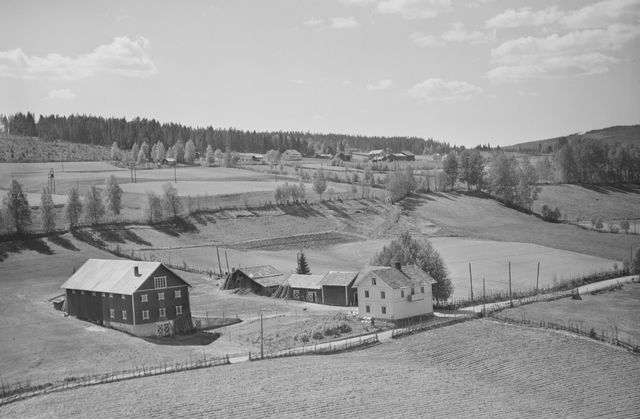 Halvorseth søndre 30/1. Halvorsetvegen 2. Foto: Widerøe AS 1958.