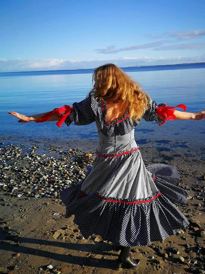 Jeg elsker også at stå model. Her et foto som blev taget på min fødselsdag 2. dec. 2019 af Lise Lotte Lindahl