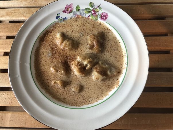 Serveres med kanel og litt sukker.