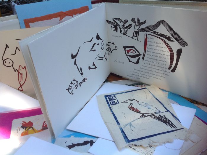 the initial idea of learning from Professor Manfredi the technique of linocut prints was due to: my interest in contributing image imaking as an oriental, which also means, the idea of using spontaneous brush works borrorwed from the tradition of Chinese calligraphy, something I began to develop during the first period in Italy, and the idea of using empty space ( simplification of forms, with only few lines to form the composition )- oriental subject matter was therefore chosen also to reappropriate that tradition with a western process yet eastern in its conception, which includes the significant factor that linocut print is the closest western printing process to woodblock printing, a process invented by Chinese