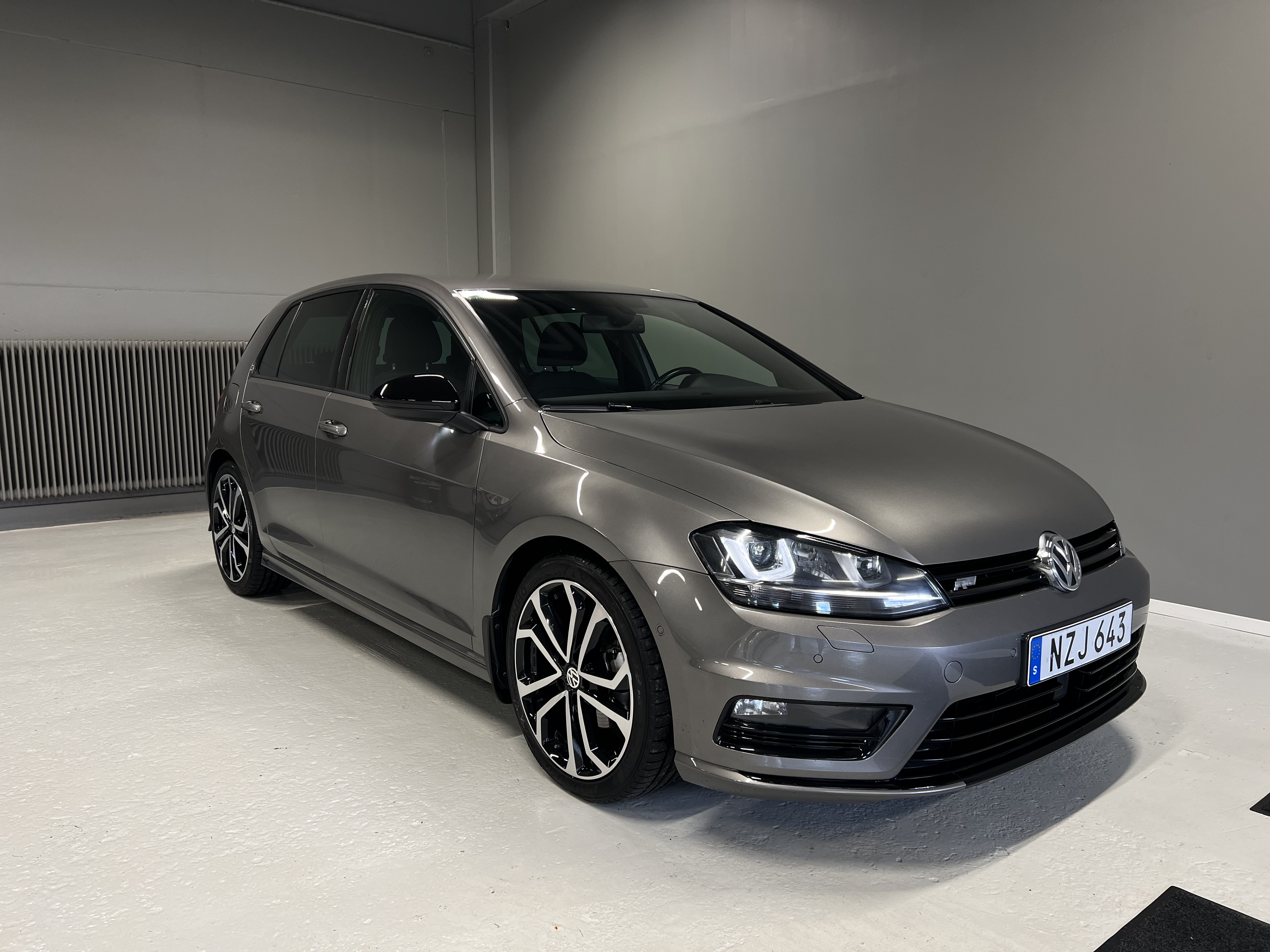 VW Golf R-Line
