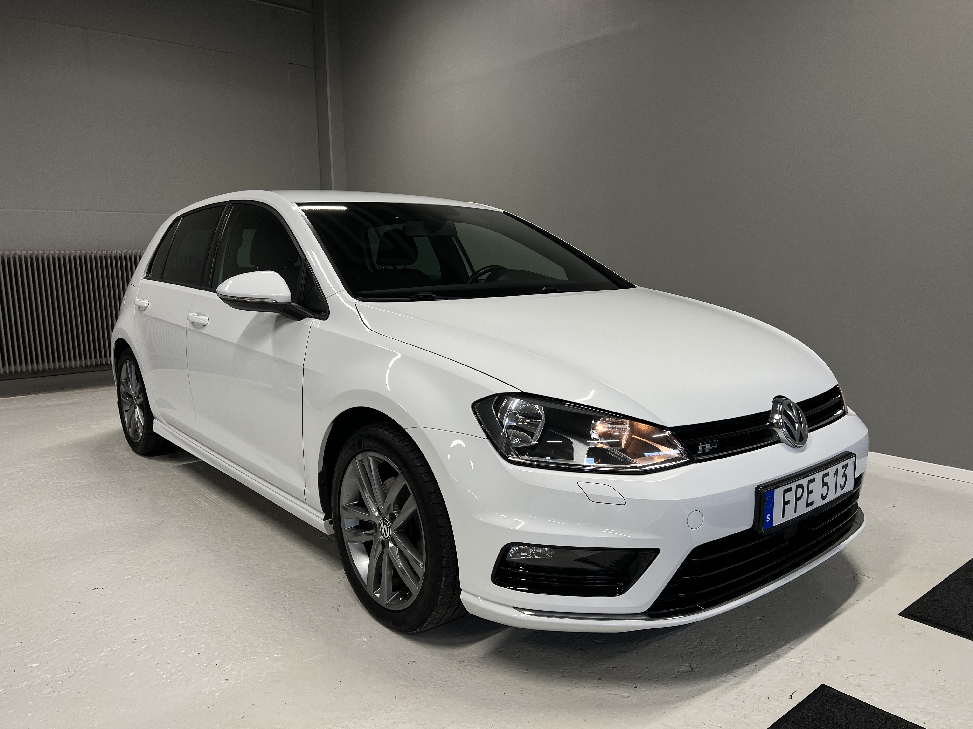 VW Golf R-Line
