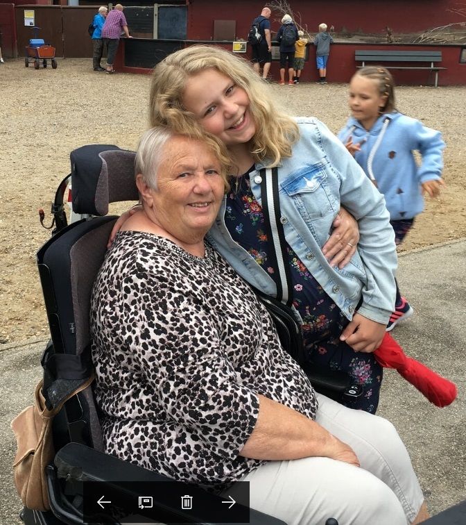 Frida og Birgit i Haunstrup dyrepark i 2019.