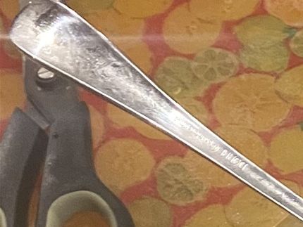Grädda pumpan i ugn (175 grader, 30 min). Repa sedan försiktigt fruktköttet, börja i mitten och gå runt.