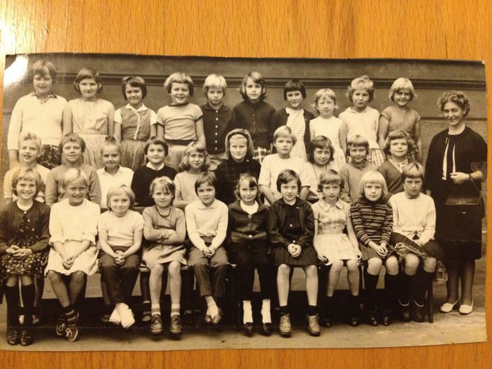 Årgang 1960.
Øverste række: Susanne Gall, Helle, Susan Panzio, Birgit Petersen, Lisbeth, 
Hanne-Vibeke, Kirsten, X, Lis Hannibal, Ingelise Skovby.Midtrække: Birgitte,X,X,X,X,X, Lene Brørup, X, Bodil, Hanne.
Nederste række: X, Dorrit, X,X, Grete, Helle, Kirsten, X, Sanne, X.
Læreren er Helga Kristensen
