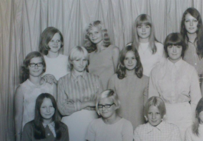 årg. 1960 - 2. real Tak til Elisabeth leffler(Viborg)
navne ???